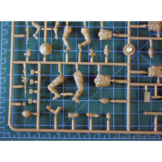 Charlie on the left Vietnam war kit series 5 figures 1/35 Master Box 35105