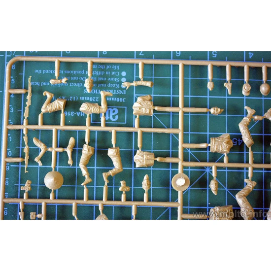 Charlie on the left Vietnam war kit series 5 figures 1/35 Master Box 35105