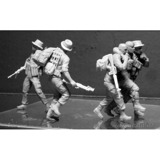 Head for the Huey, Vietnam War series 5 figures 1/35 Master Box 35107
