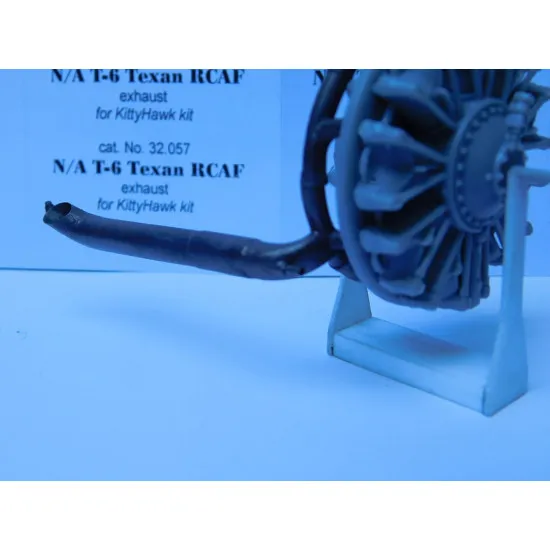 REXx 32057 - 1/32 NA T-6 Texan RCAF KittyHawk scale metal model kit