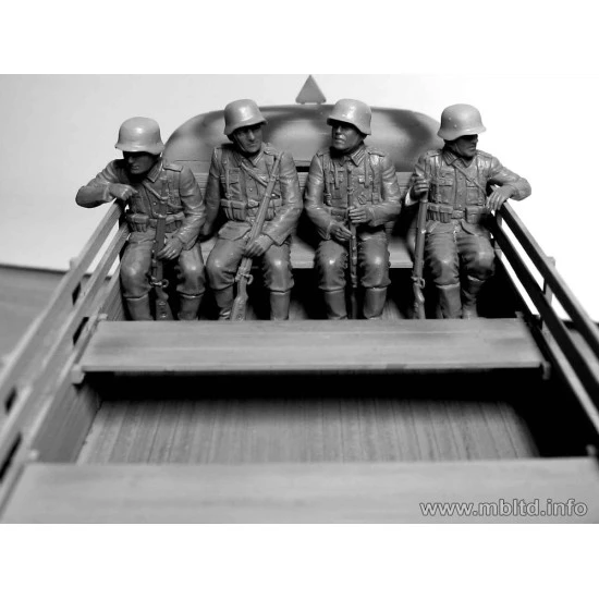 German Infantry on the march, WW II era 6 figures 1/35 Master Box 35137