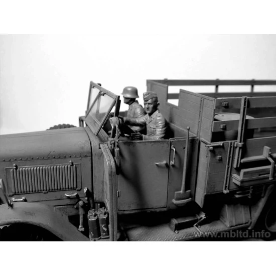 German Infantry on the march, WW II era 6 figures 1/35 Master Box 35137