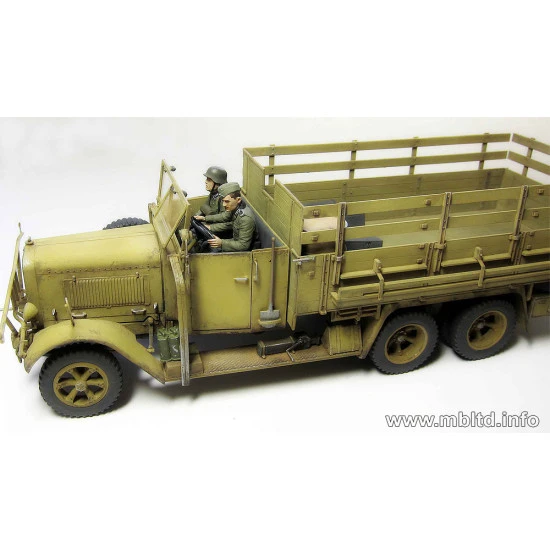 German Infantry on the march, WW II era 6 figures 1/35 Master Box 35137