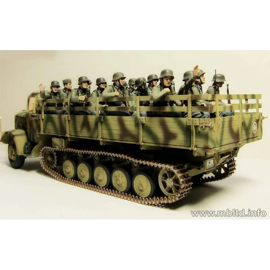 German Infantry on the march, WW II era 6 figures 1/35 Master Box 35137