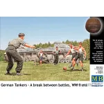 German Tankers - A break between battles, WW II era 5 figures 1/35 Master Box 35149