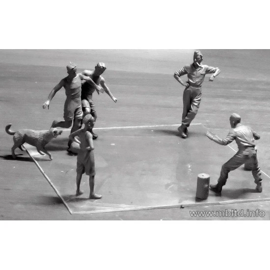 German Tankers - A break between battles, WW II era 5 figures 1/35 Master Box 35149