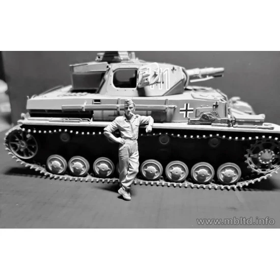 German Tankers - A break between battles, WW II era 5 figures 1/35 Master Box 35149