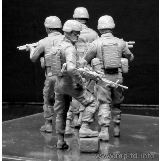 Modern US infantrymen. Cordon and Search 4 figures 1/35 Master Box 35154
