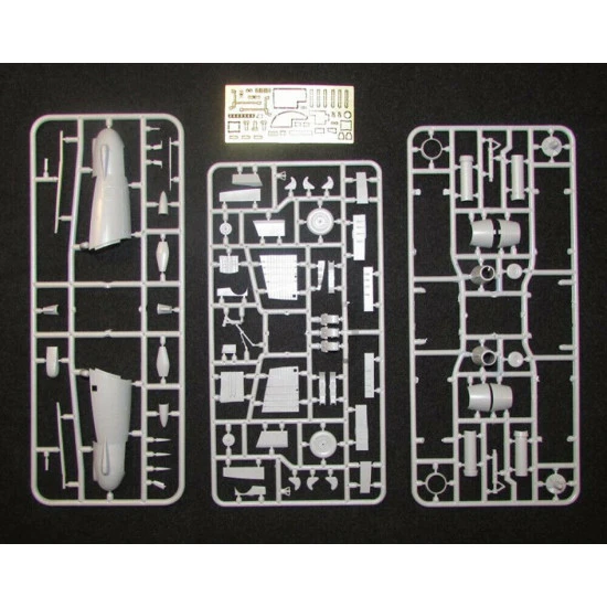 Mikro Mir 72-013 - 1/72 English Electric Canberra T.17 scale model kit