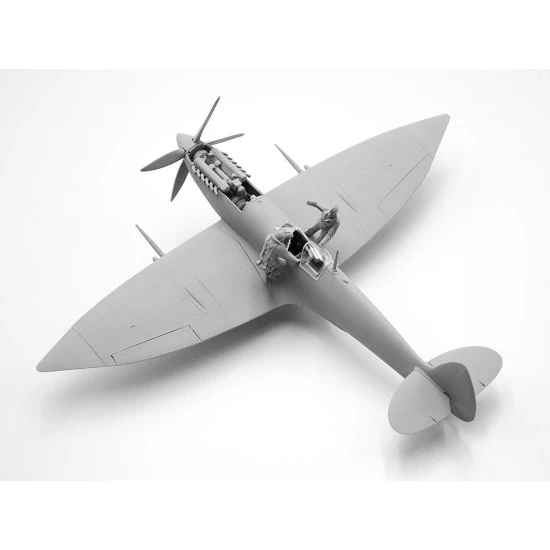 ICM DS4802 - 1/48 RAF Airfield WWII, 7 figures, scale model kit