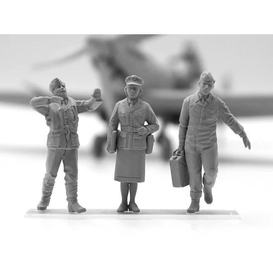 ICM DS4802 - 1/48 RAF Airfield WWII, 7 figures, scale model kit