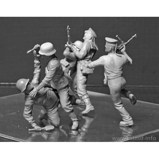 Soviet Marines and German Infantry, Hand-to-hand Combat, 1941-1942. Eastern Front Battle Series 5 figures 1/35 Master Box 35152