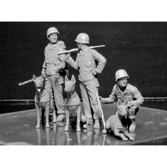 Dogs in service in the US Marine Corps, WW II era 3 figures 3 dogs 1/35 Master Box 35155
