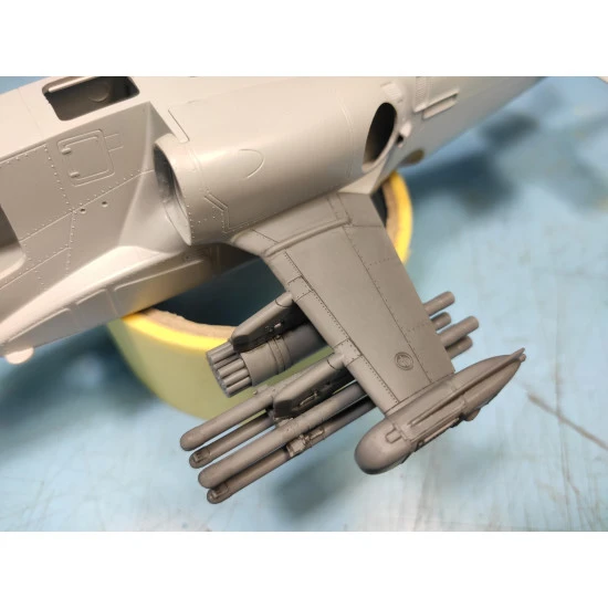 Metallic Details MDR48122 - 1/48 Ka-50. Stub wing with AT-16 Scallion and B-8V20