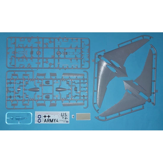 AMP 72-017 - 1/72 Early Horten H IX V1 project with 2 BMW 003 jet engines plastic model