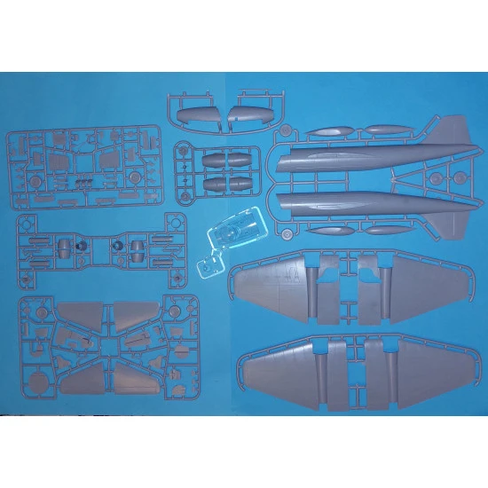 AMP 72-018 - 1/72 English Electric Canberra B2, scale plastic model kit