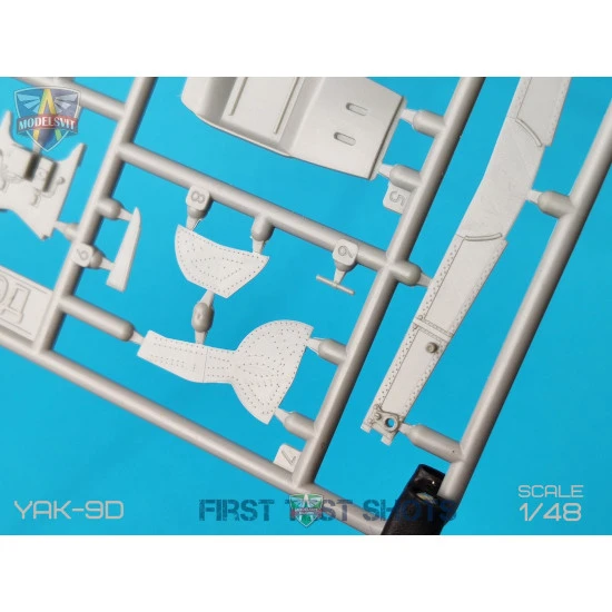 Model Svit 4809 - 1/48 Yak-9D Longe-range WWII fighter scale plastic model kit