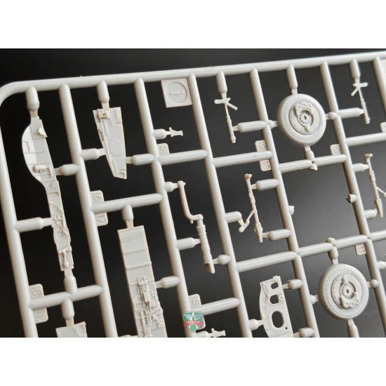 Model Svit 4818 - 1/48 F-82F/G Twin Mustang scale plastic model kit