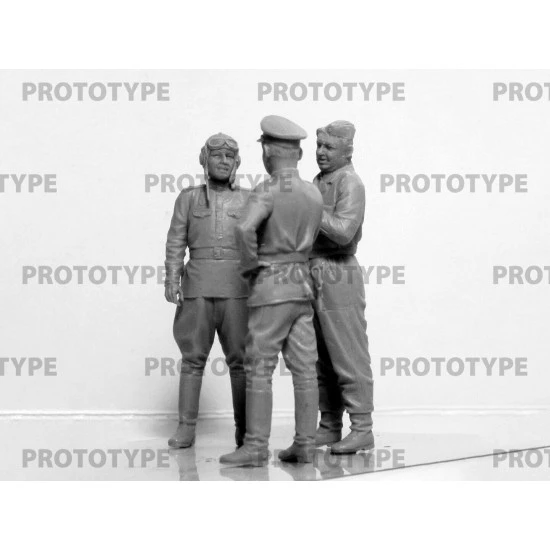 ICM 32117 1/32 Pilots of the Soviet Air Force 1943-1945 WW II scale model kit