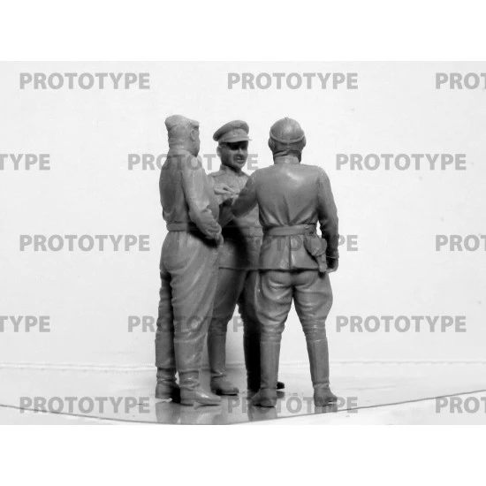 ICM 32117 1/32 Pilots of the Soviet Air Force 1943-1945 WW II scale model kit