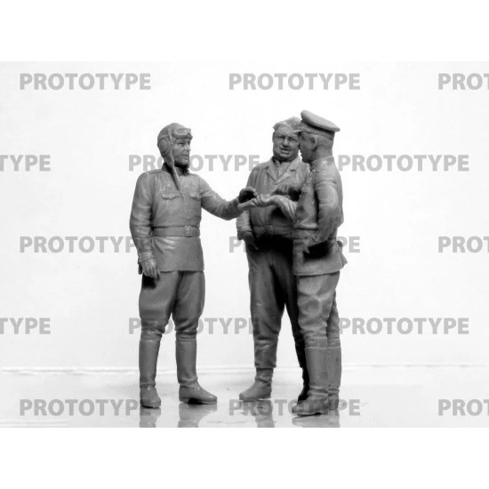 ICM 32117 1/32 Pilots of the Soviet Air Force 1943-1945 WW II scale model kit