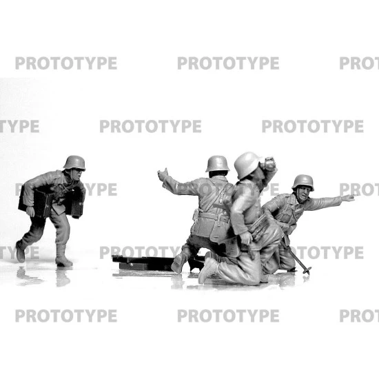 ICM 35715 WW2 German mortar GrW 34 with Crew (mortar and 4 figures) 1/35 Scale