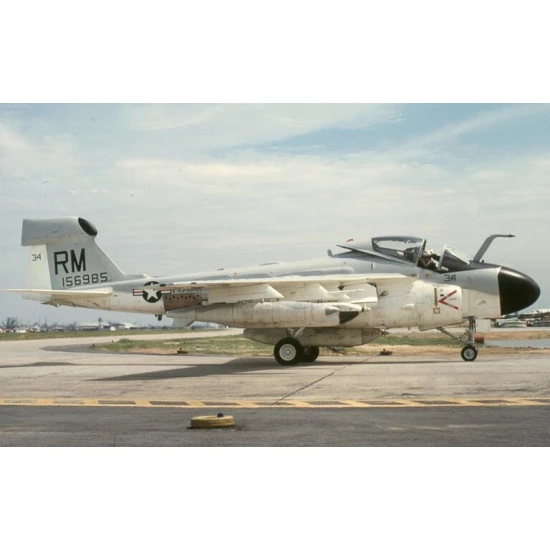 CAT4-R48074 - 1/48 - EA-6A Electric Intruder nose + tail fin ( for Hobbyboss )