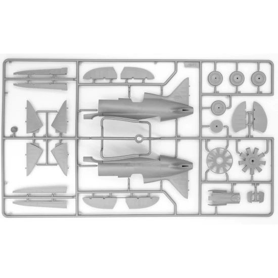ICM 32008 - 1/32 - I-16 type 10 with Chinese pilots. Plastic model kit
