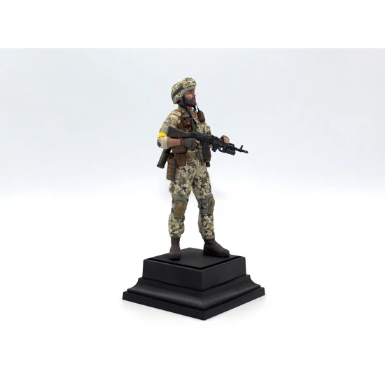 ICM 16104 - 1/16 - Soldier of the Armed Forces of Ukraine Plastic model kit