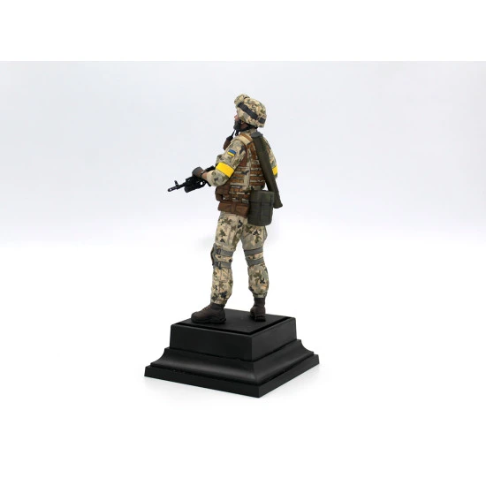 ICM 16104 - 1/16 - Soldier of the Armed Forces of Ukraine Plastic model kit