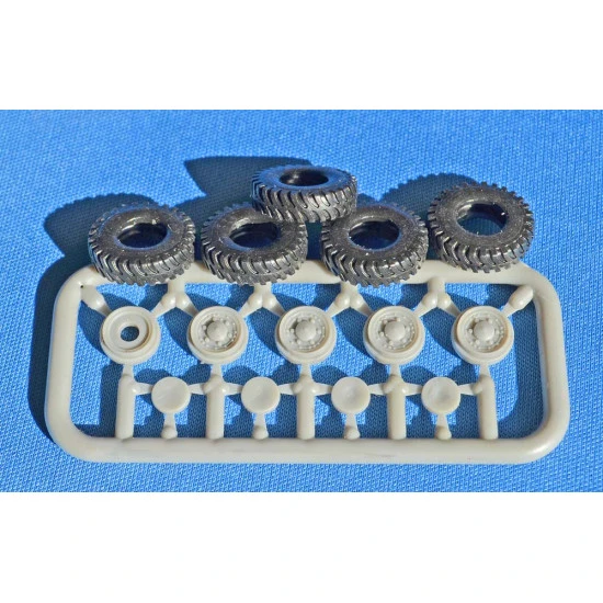 ACE 72457 - 1/72 - Eland-90 Light Armoured Car (4x4).