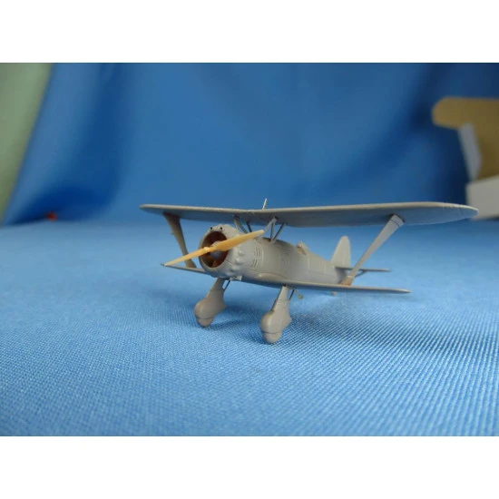 Metallic Details MDR14429 1/144 Henschel Hs-123. Aircraft model kit