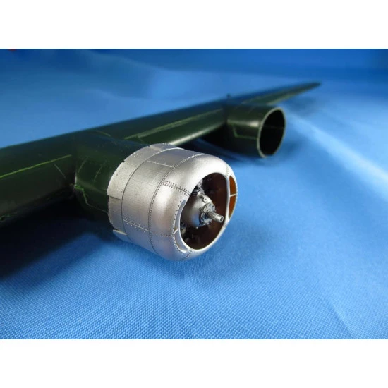 Metallic Details MDR48198 1/48 B-24 Liberator. Cowlings with engines Upgrade set