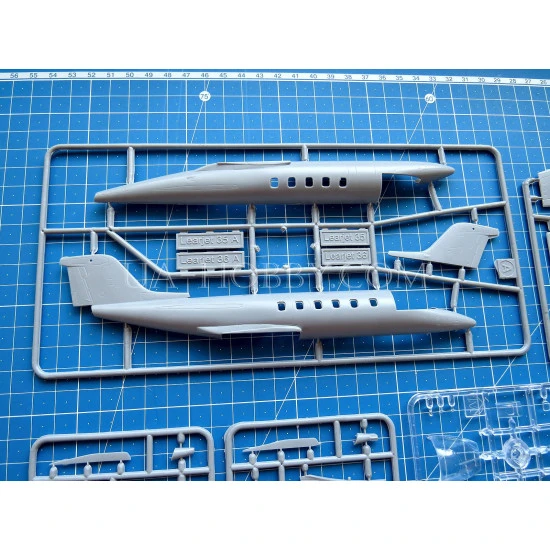 Amodel 72295 - 1/72 - Learjet-35A  LX-ONE, PT-LOE scale model kit