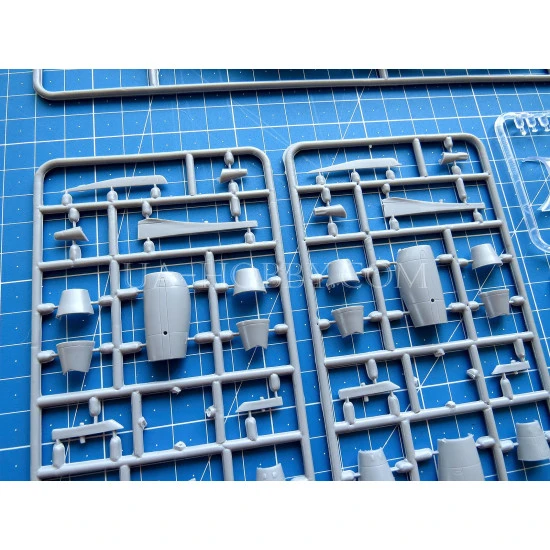 Amodel 72295 - 1/72 - Learjet-35A  LX-ONE, PT-LOE scale model kit