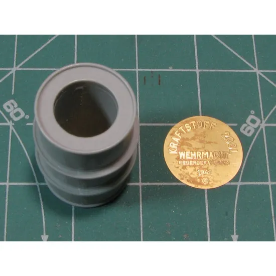 Eureka E-011 1/35 German 200 L Fuel Drums Set 1 Resin 4 Pcs Eureka E-011 1/35 German 200 L Fuel Drums Set 1 Resin 4 Pcs