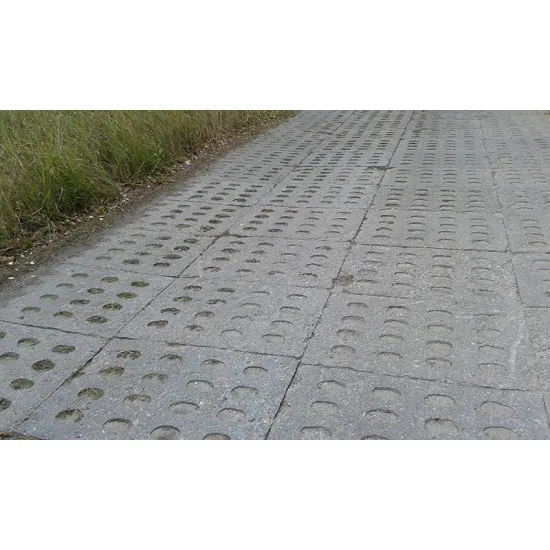 Eureka E-018 1/35 Modern Concrete Road Panels Perforated Plaster 20pcs