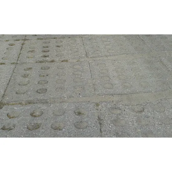 Eureka E-018 1/35 Modern Concrete Road Panels Perforated Plaster 20pcs