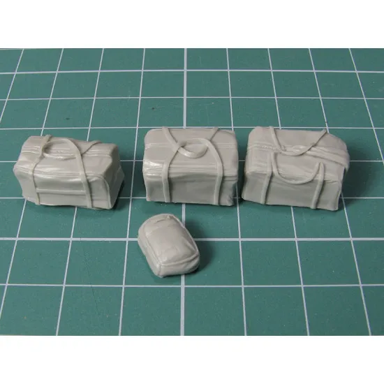 Eureka E-025 1/35 Modern Eastern European Cargo Bags 4pcs Storage Accessory