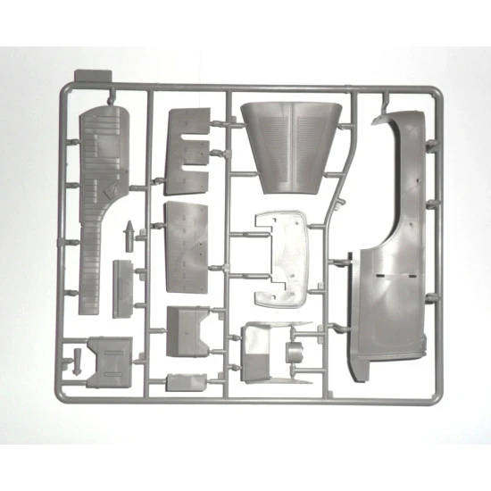 Typ G4 with open cover, WWII German Personnel Car 1/24 ICM 24012