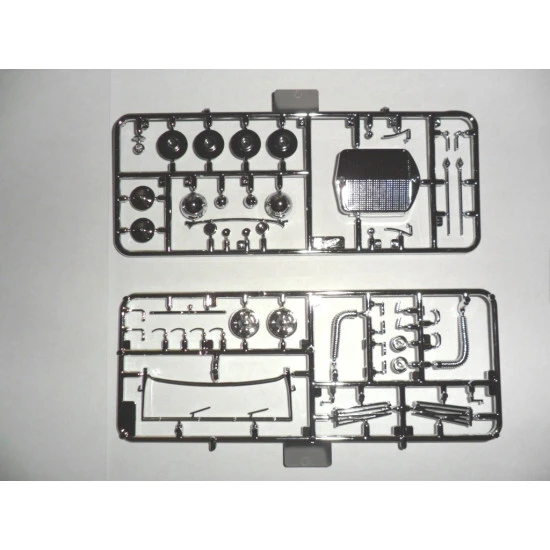 Typ G4 with open cover, WWII German Personnel Car 1/24 ICM 24012