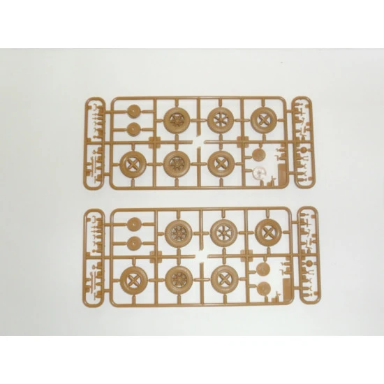 Henschel 33 D1 Kfz.72, WWII German Radio Communication Truck 1/35 ICM 35467