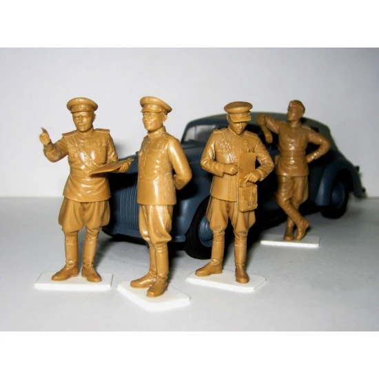 Soviet Staff Personnel (1943-1945) 1/35 ICM 35612