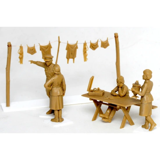 Soviet Military Servicewomen 1/35 ICM 35621
