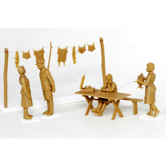 Soviet Military Servicewomen 1/35 ICM 35621