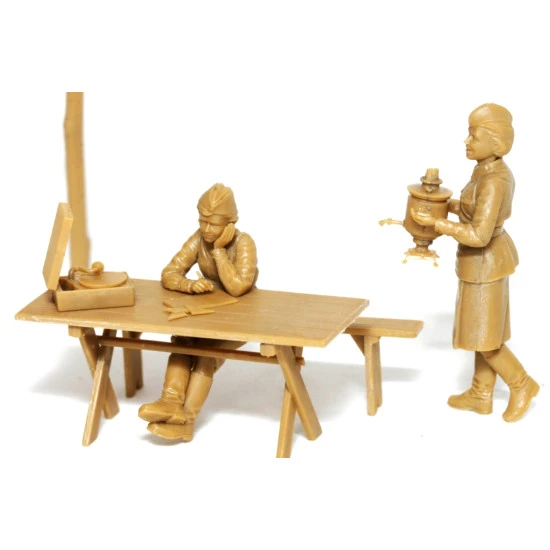 Soviet Military Servicewomen 1/35 ICM 35621