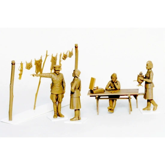 Soviet Military Servicewomen 1/35 ICM 35621