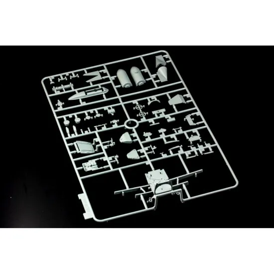 Hgw 103201 1/32 Messerschmitt Bf 109e-7 Trop German Aircraft Plastic Model Kit