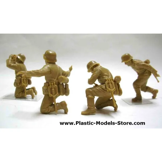 7,62 cm Pak 36 (r) with German Crew (4 figures) 1/35 ICM 35801