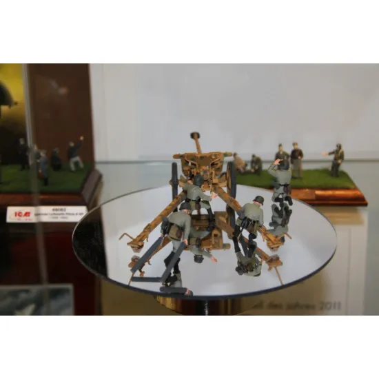 7,62 cm Pak 36 (r) with German Crew (4 figures) 1/35 ICM 35801